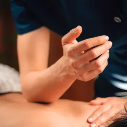 นวดออฟฟิศซินโดรม · นวดมือ
